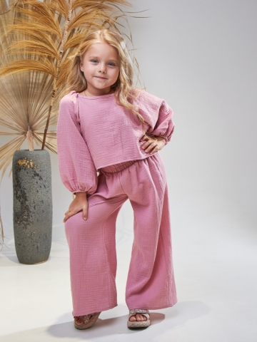 Купить оптом 329-ПУ. Костюм детский Палаццо, пудра, хлопок 100%  муслин, размеры 98,104,110,116 в Тюмени